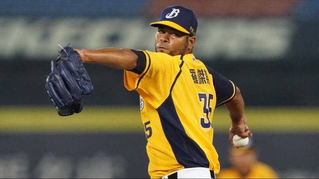 ‘헥터 때문에...’ 로저스, CPBL 재계약 불발→실업자 위기